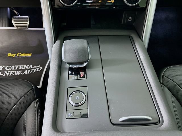 Used 2024 Land Rover Discovery Dynamic SE image 19