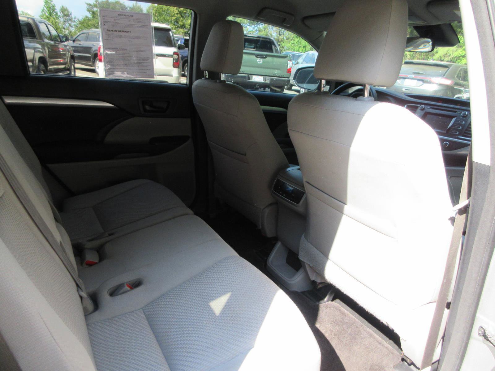 Used 2018 Toyota Highlander LE FWD image 26