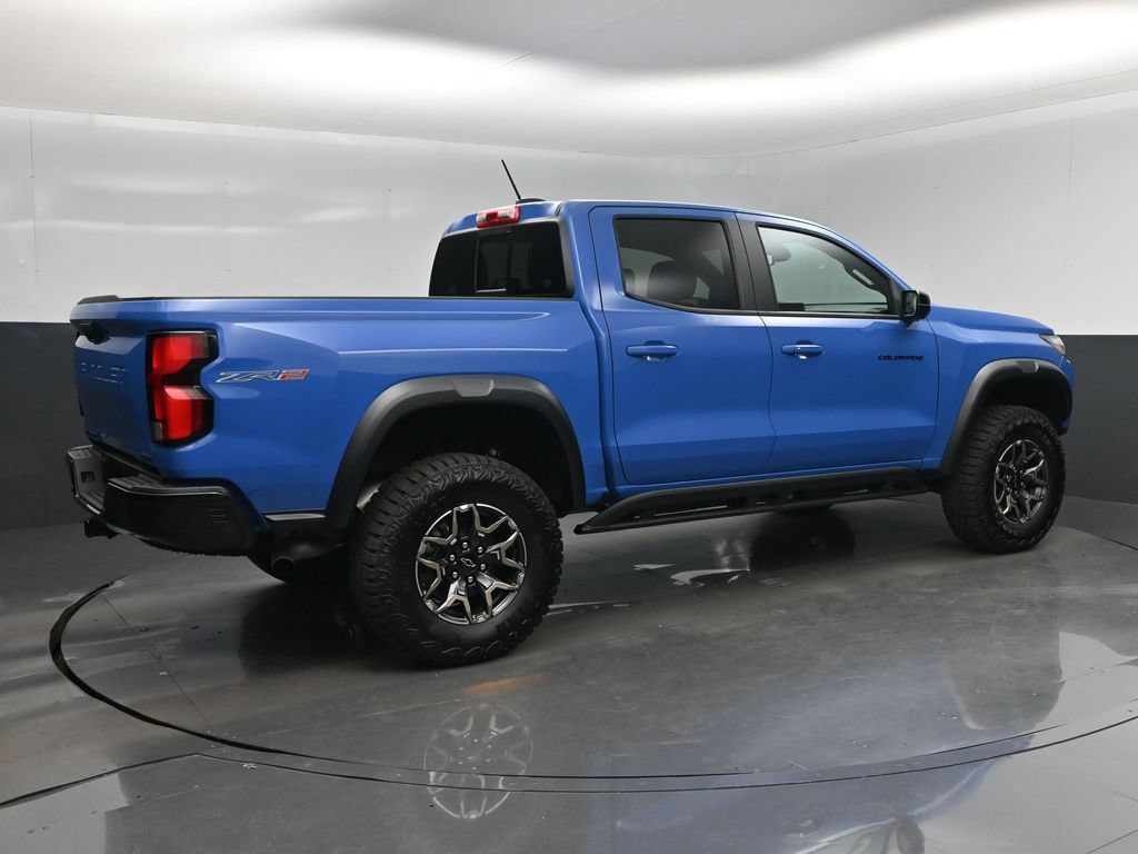 Used 2026 Chevrolet Colorado ZR2 w/ Technology Package AWD/4WD image 3