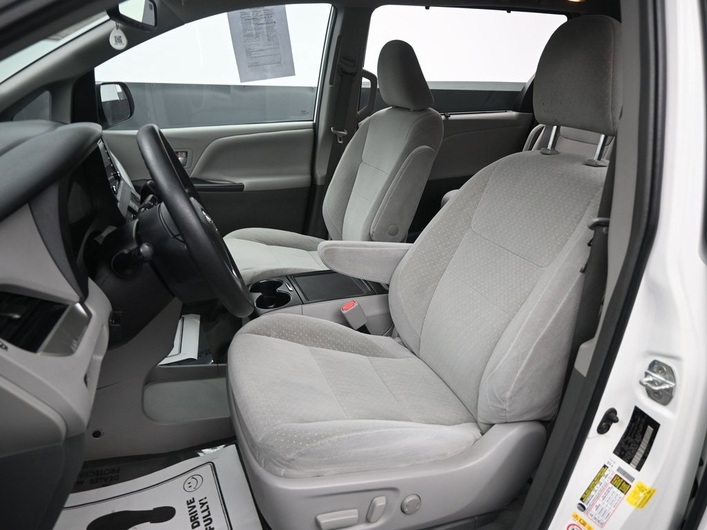 Used 2019 Toyota Sienna LE image 34