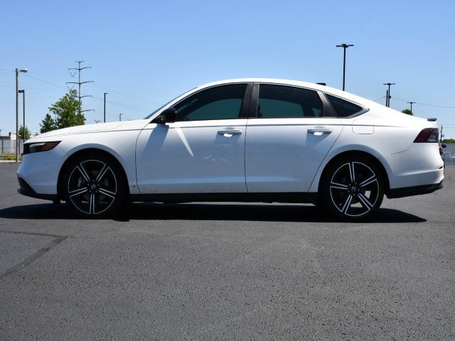 Used 2024 Honda Accord Sport image 4