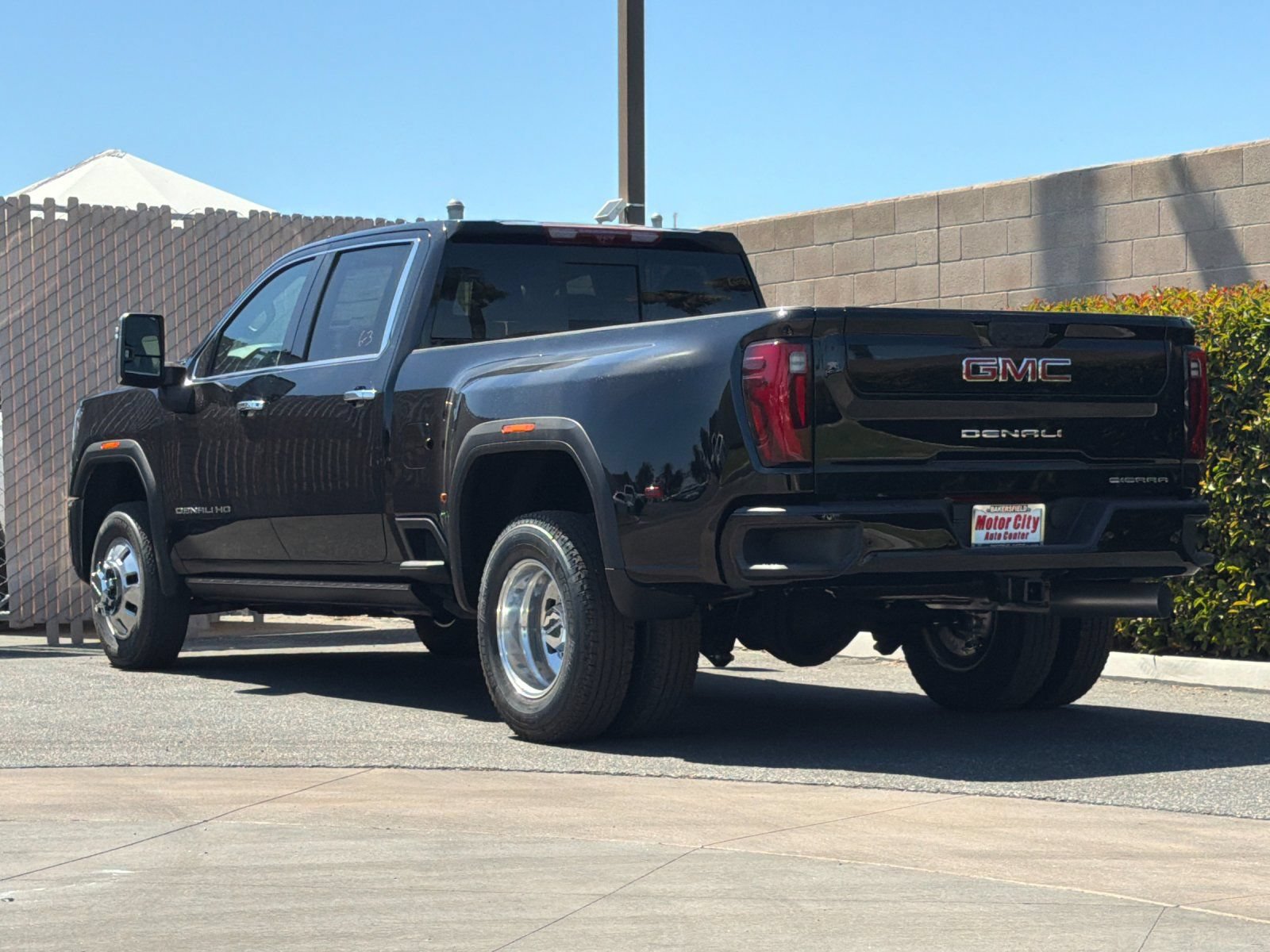 New 2026 GMC Sierra 3500 Denali w/ Denali Reserve Package AWD/4WD image 6