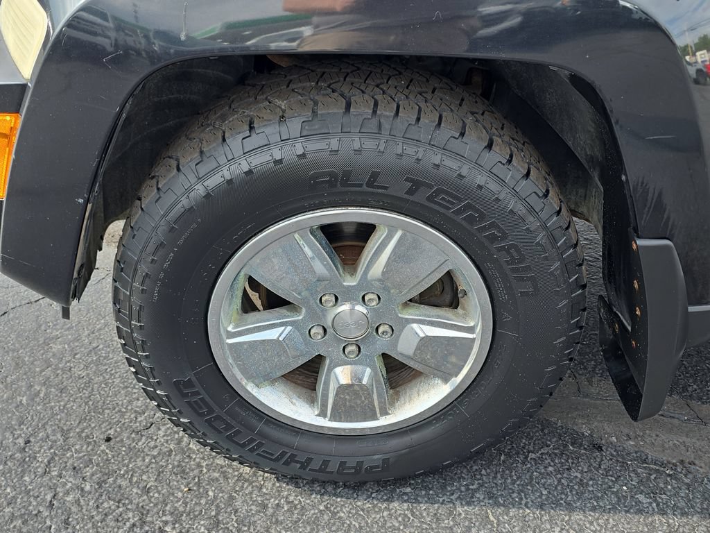Used 2009 Jeep Liberty Sport w/ Popular Equipment Group AWD/4WD image 29