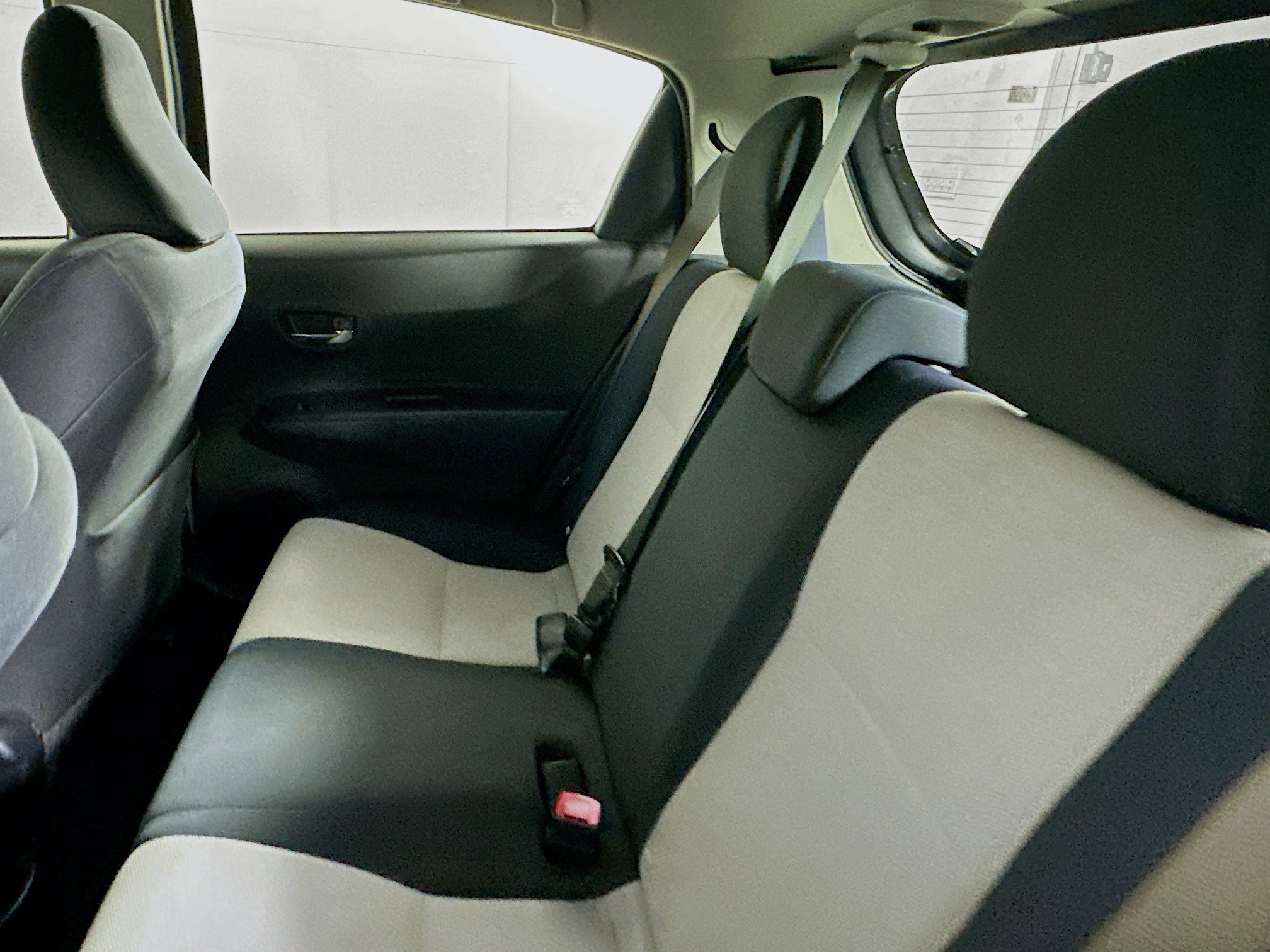 Used 2013 Toyota Yaris LE image 25