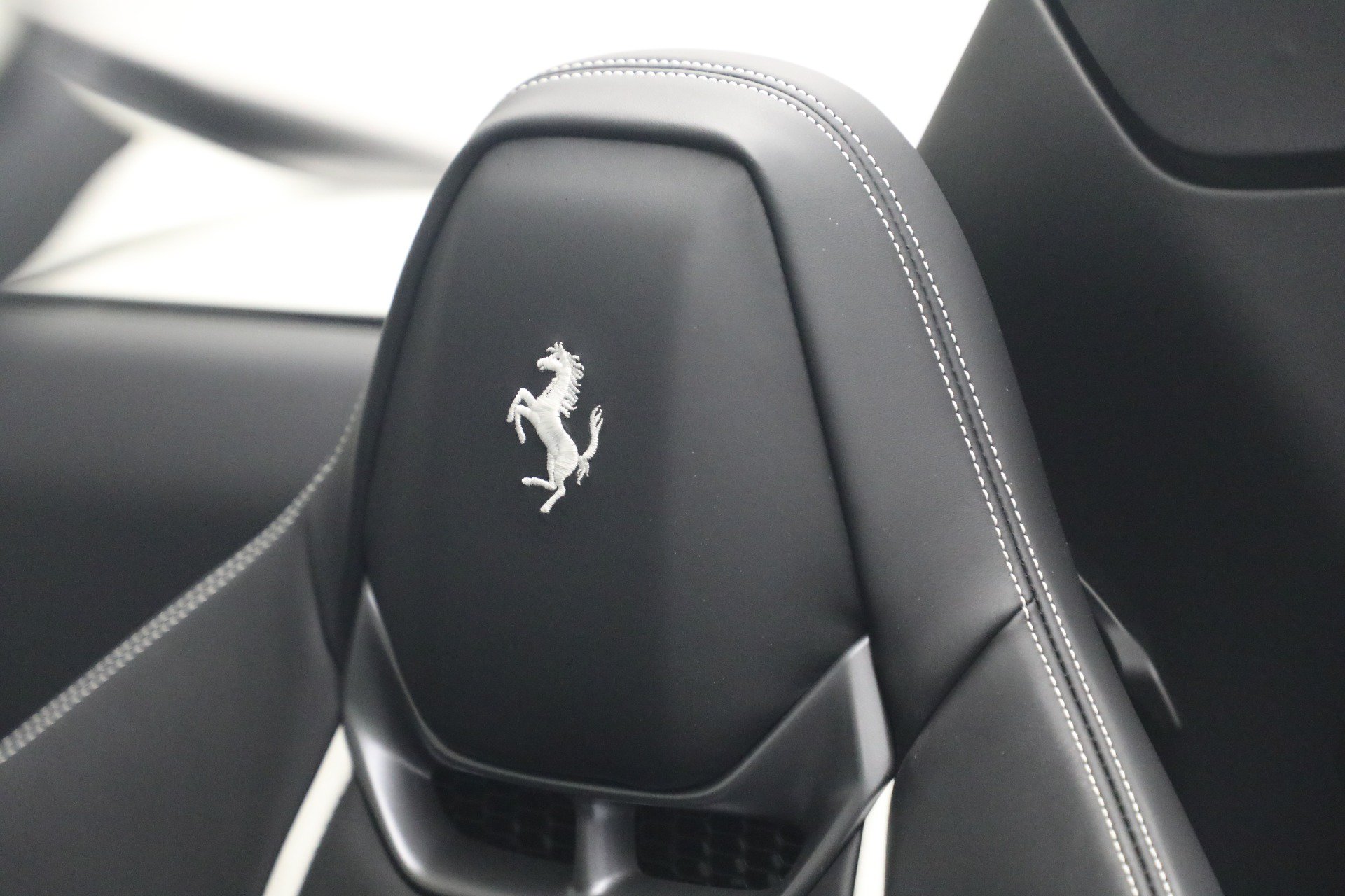 Used 2025 Ferrari 296 GTS RWD image 19
