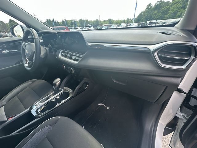 Used 2024 Chevrolet TrailBlazer LT w/ LT Cold Weather Package FWD image 31