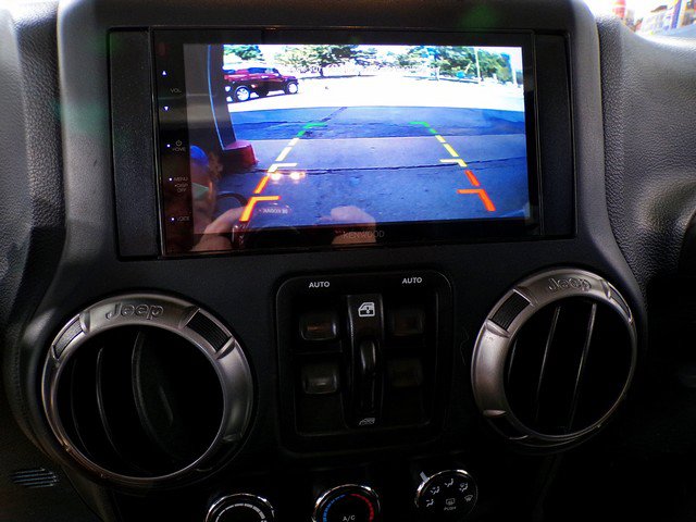 Used 2018 Jeep Wrangler Unlimited Sahara w/ Dual Top Group AWD/4WD image 14