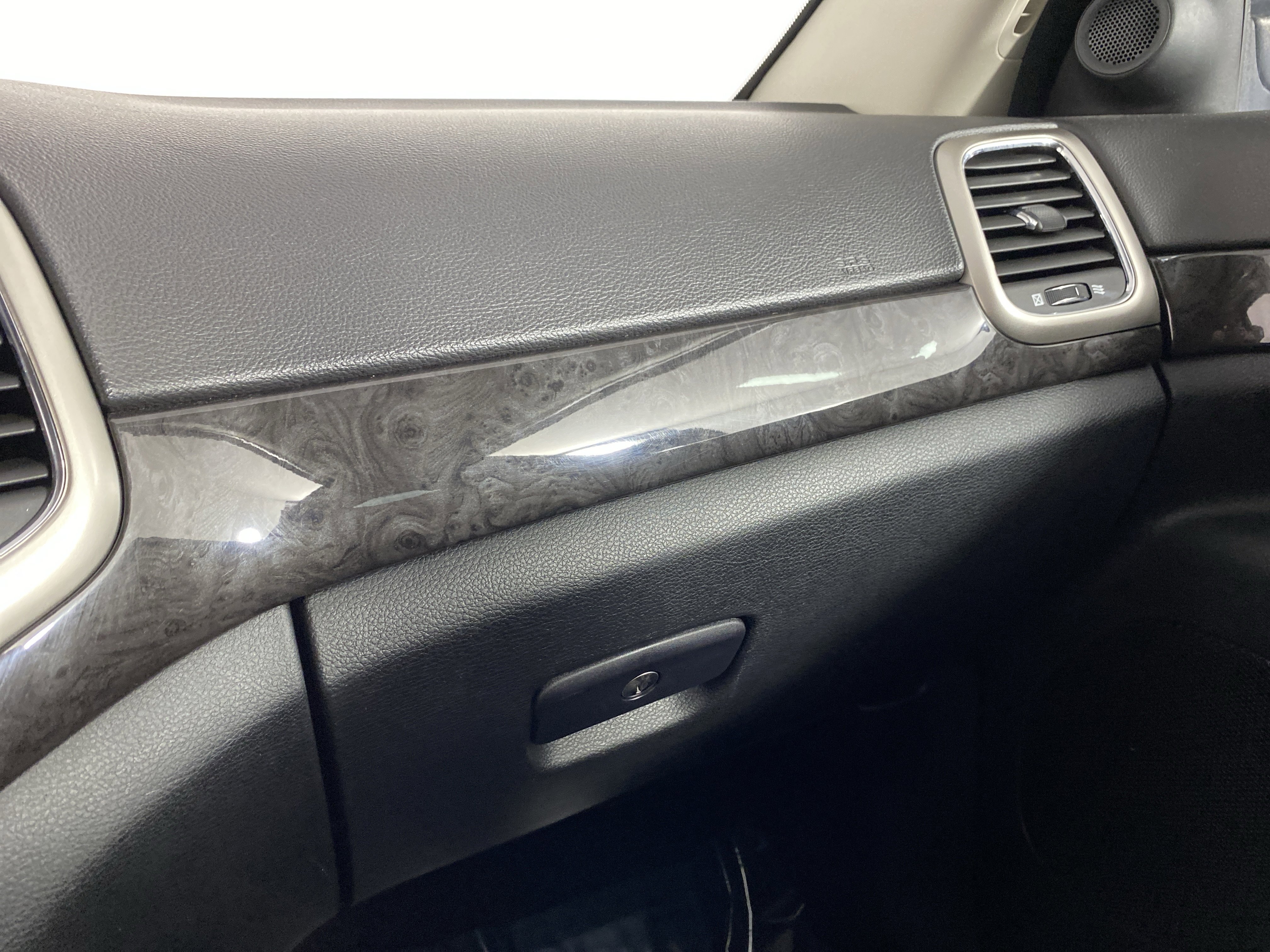 Used 2011 Jeep Grand Cherokee Laredo AWD/4WD image 31