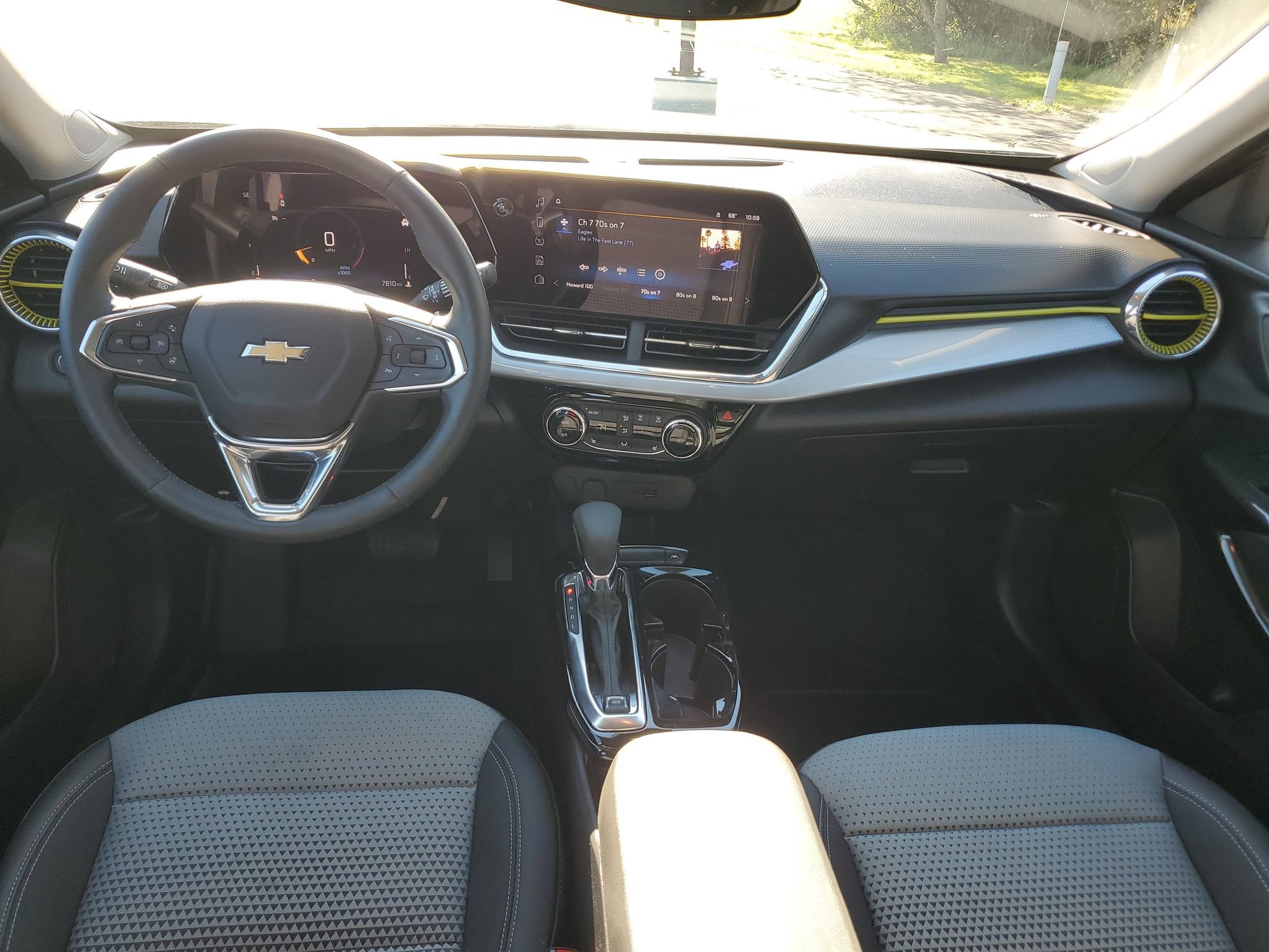 Used 2025 Chevrolet Trax LT FWD image 10