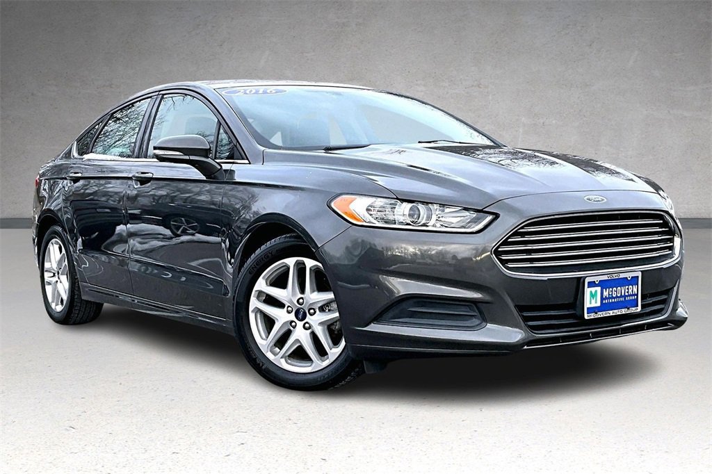 Used 2016 Ford Fusion SE image 3