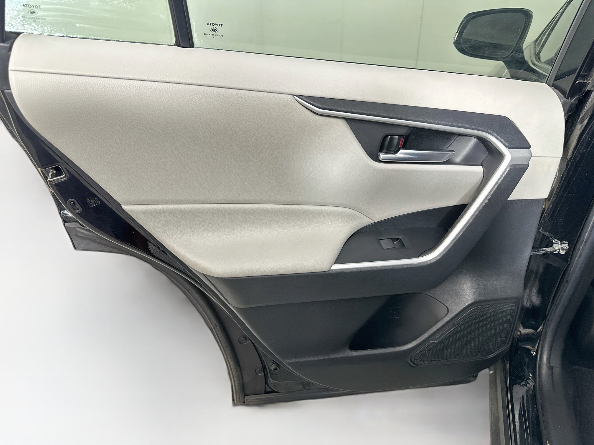 Used 2020 Toyota RAV4 XLE w/ Convenience Package FWD image 25