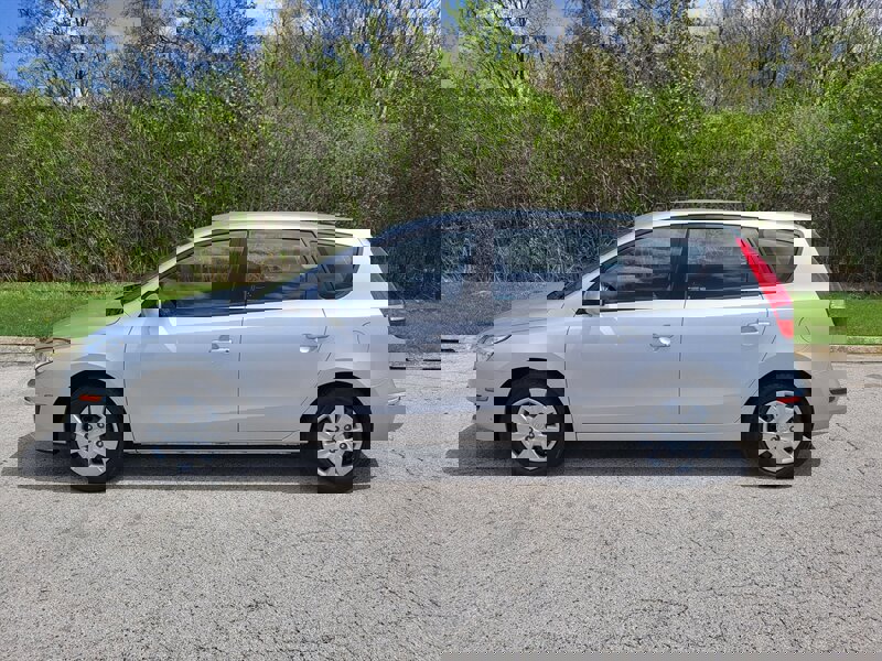 Used 2011 Hyundai Elantra GLS image 3