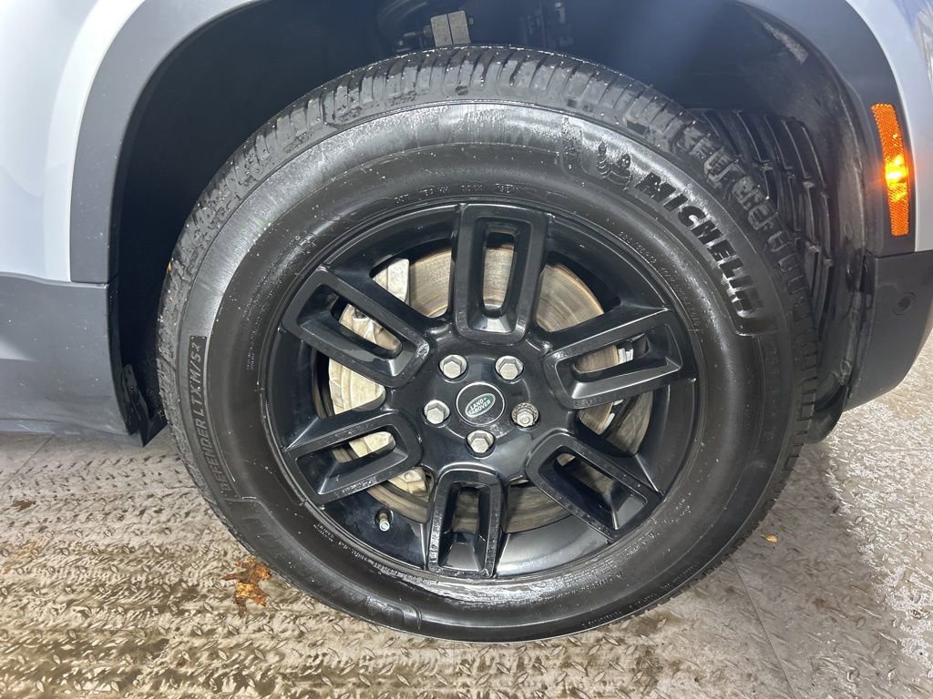 Used 2023 Land Rover Defender 130 SE image 22