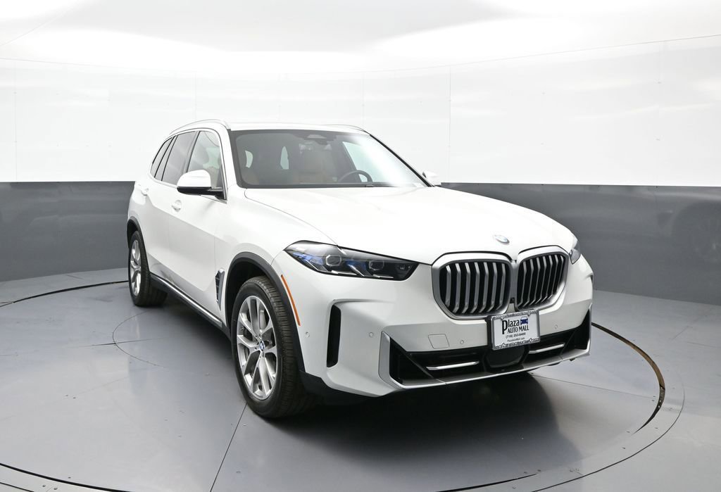 Used 2024 BMW X5 xDrive40i w/ Premium Package AWD/4WD image 3