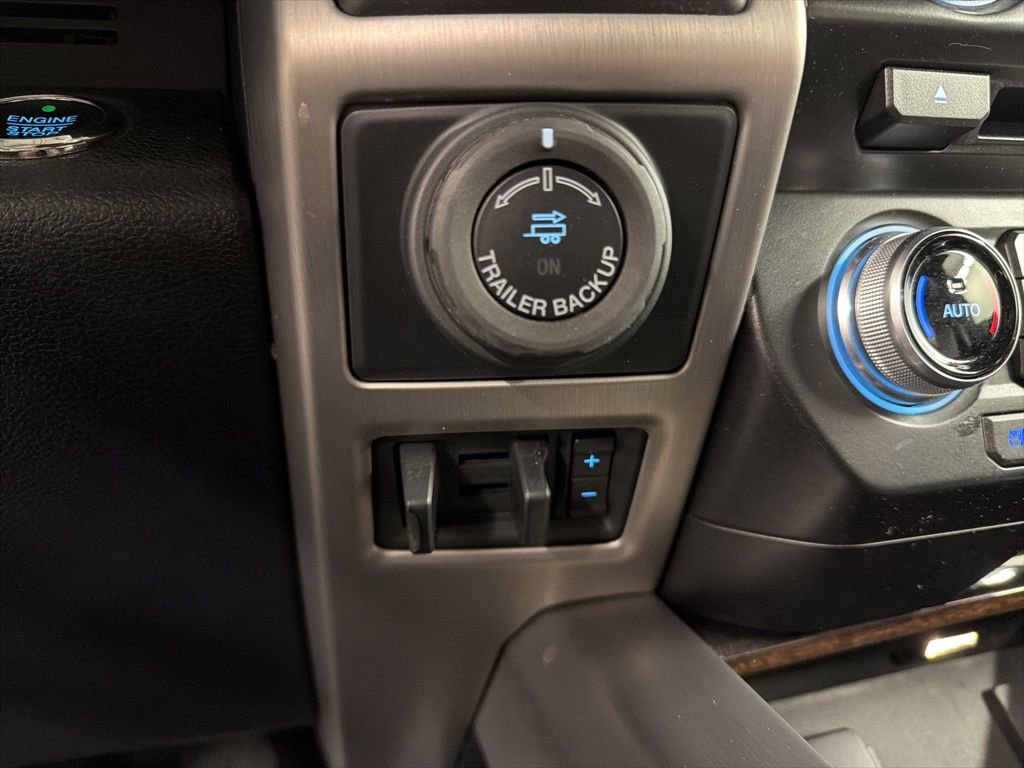 Used 2016 Ford F150 Platinum w/ Equipment Group 701A Luxury AWD/4WD image 18