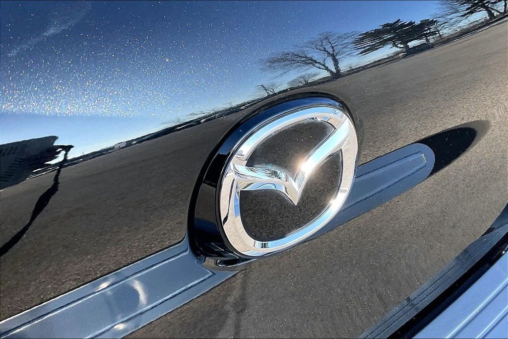 Certified 2025 MAZDA MAZDA3 Hatchback w/ Appearance Package image 8