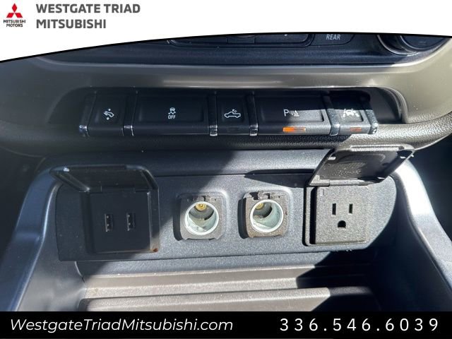 Used 2018 Chevrolet Silverado 1500 High Country image 25