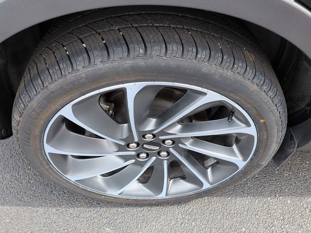 Used 2022 Lincoln Nautilus Reserve w/ Equipment Group 202A image 9