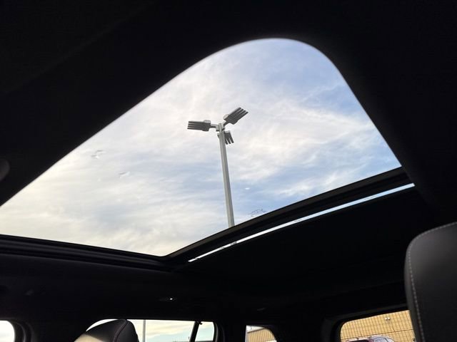 Used 2024 Jeep Grand Cherokee Limited w/ Luxury Tech Group II image 37