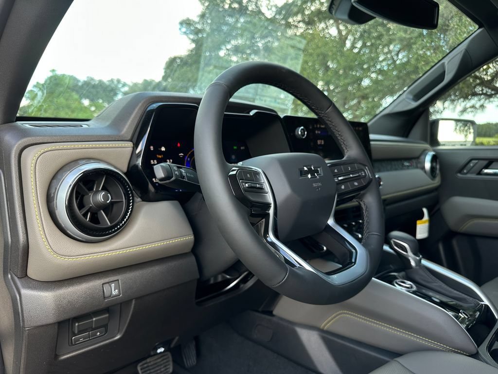 New 2026 Chevrolet Colorado ZR2 w/ Technology Package AWD/4WD image 14