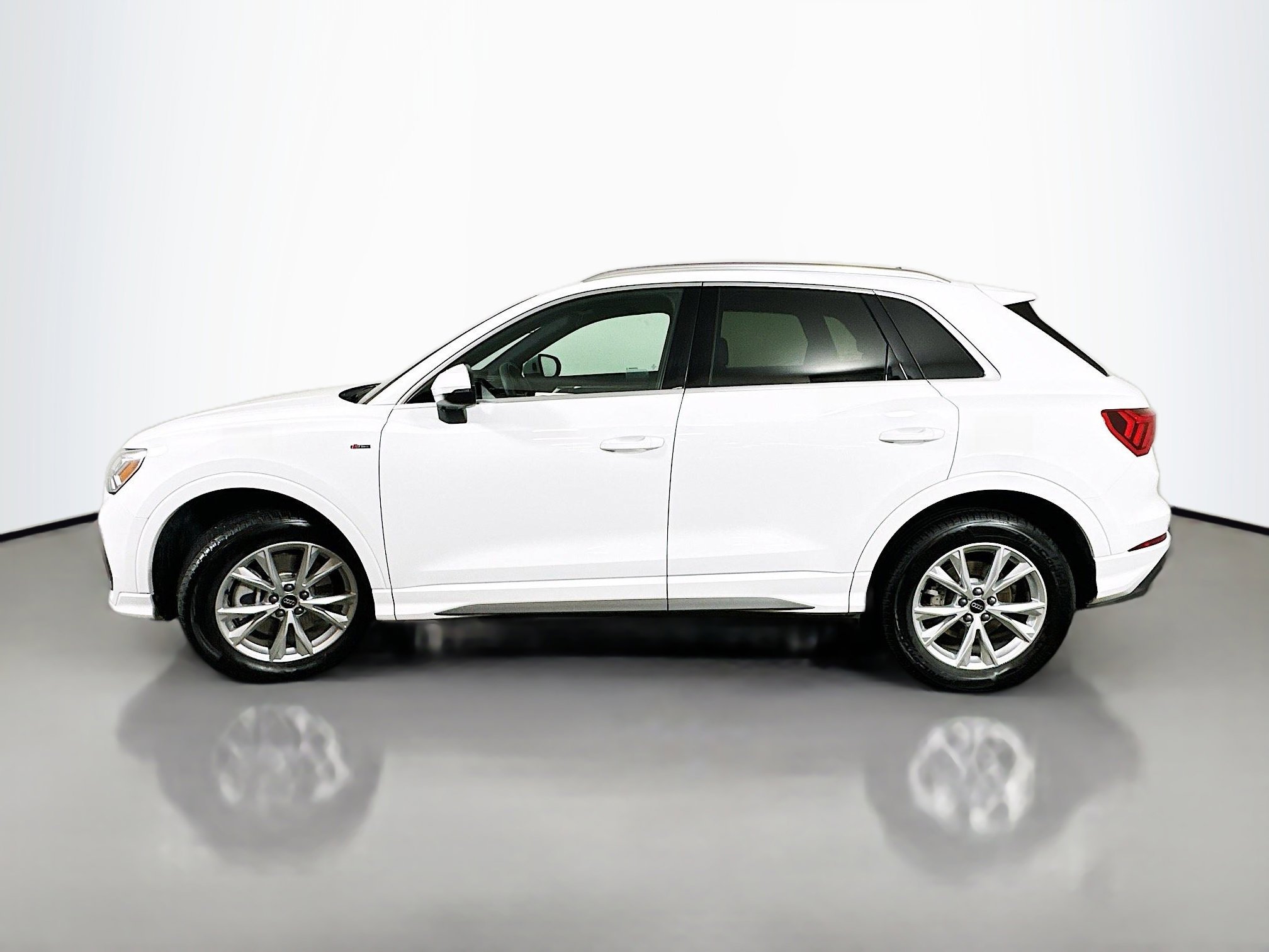 Used 2025 Audi Q3 2.0T Premium image 4