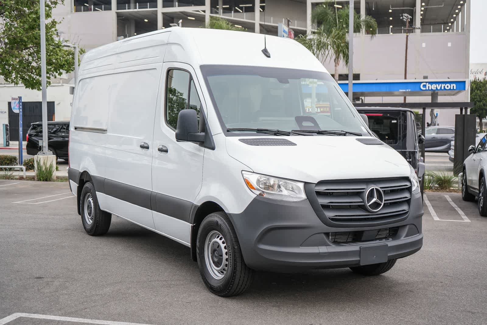 Used 2025 Mercedes-Benz Sprinter 2500 image 3