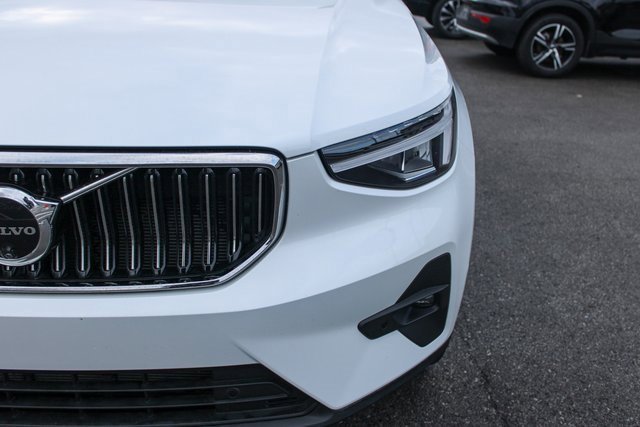 Used 2025 Volvo XC40 B5 Plus image 44