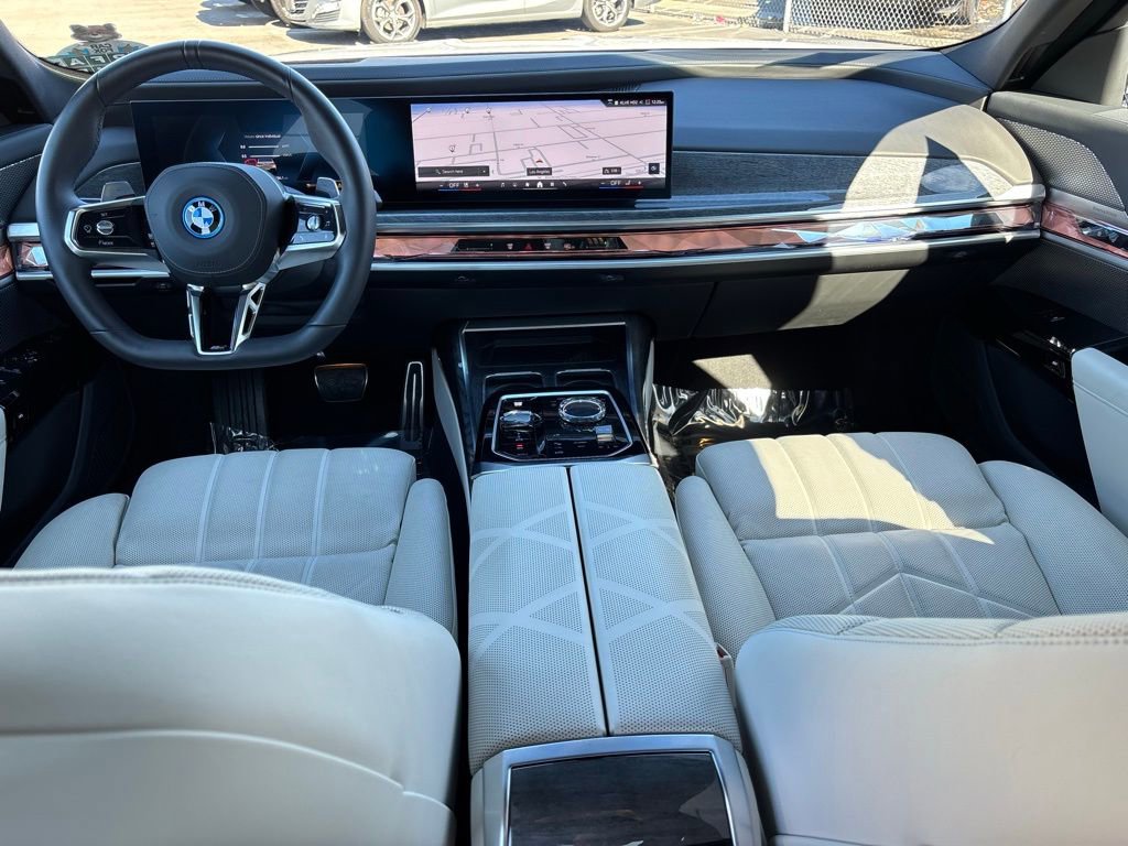 Used 2025 BMW 750e xDrive 750e xDrive w/ Premium Package image 12