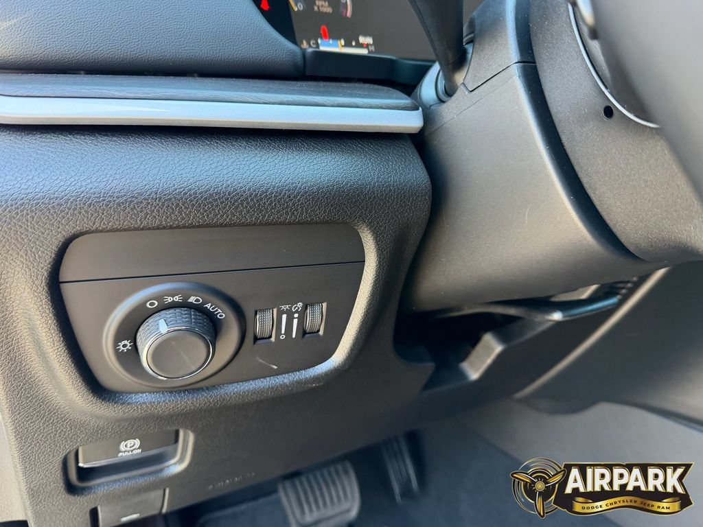 New 2026 Jeep Grand Cherokee Altitude RWD image 21