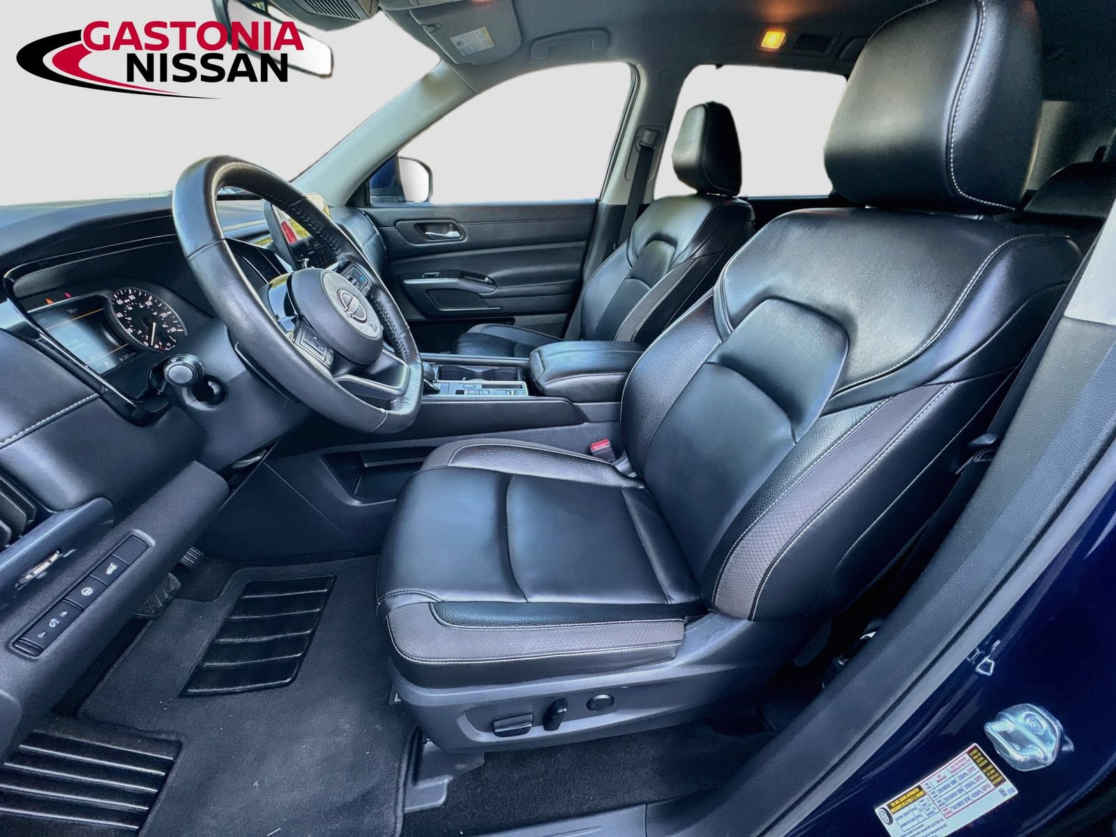 Used 2025 Nissan Pathfinder SL FWD image 27