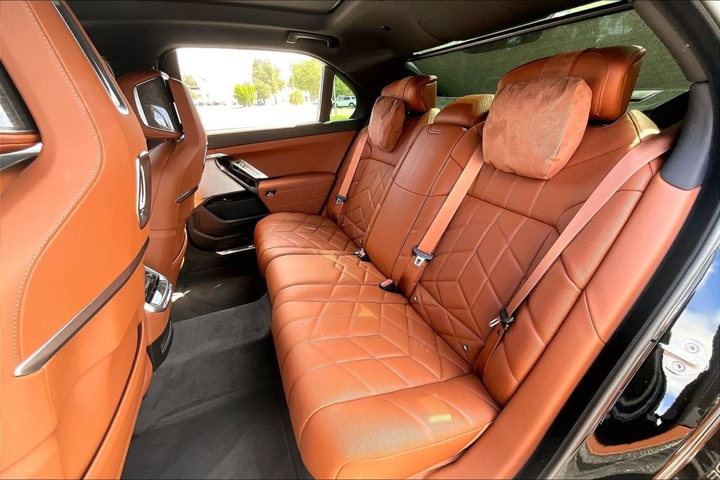 Certified 2026 BMW 760i xDrive w/ Executive Package AWD/4WD image 19