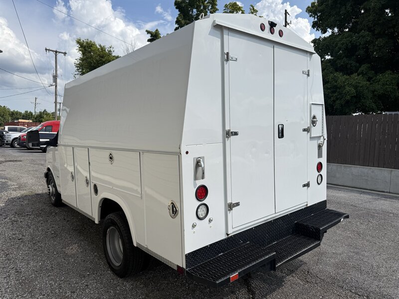 Used 2018 Chevrolet Express 3500 w/ Power Convenience Package RWD image 18