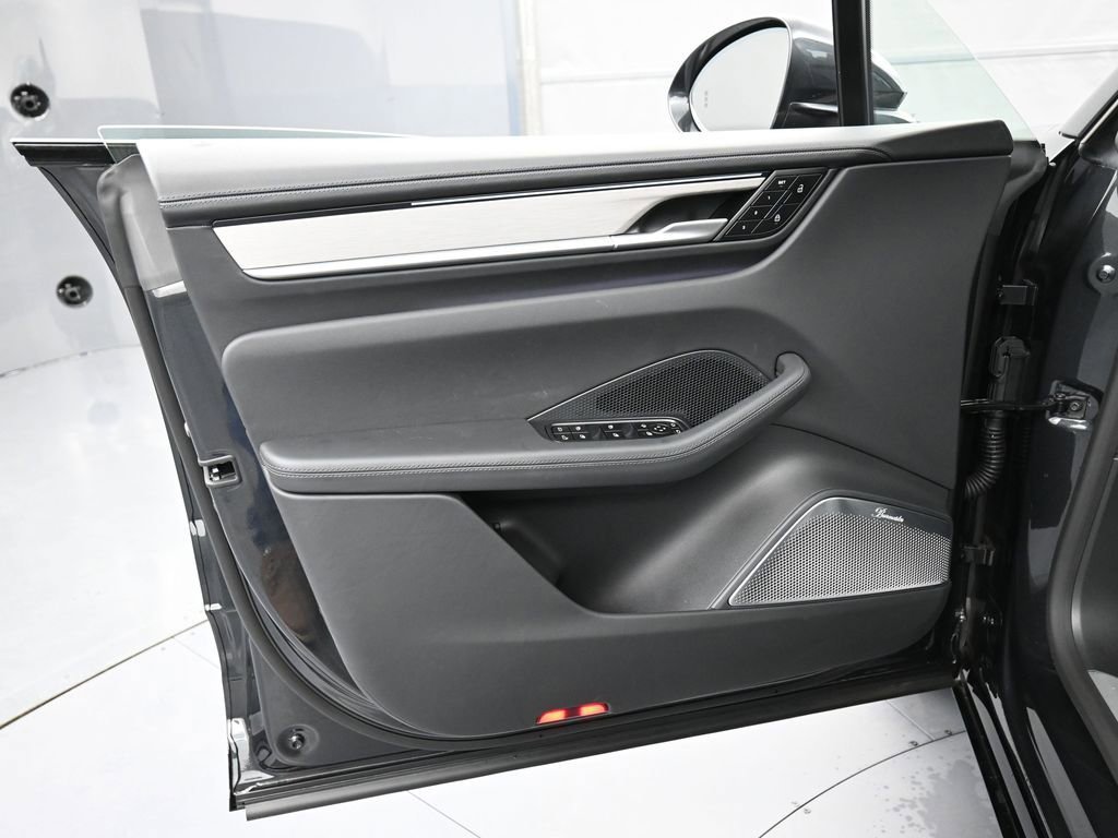 Certified 2024 Porsche Macan Turbo Electric image 15