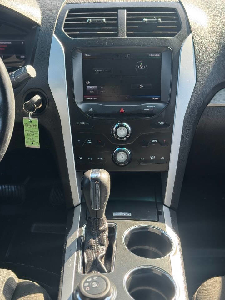 Used 2014 Ford Explorer XLT w/ Equipment Group 201A AWD/4WD image 13