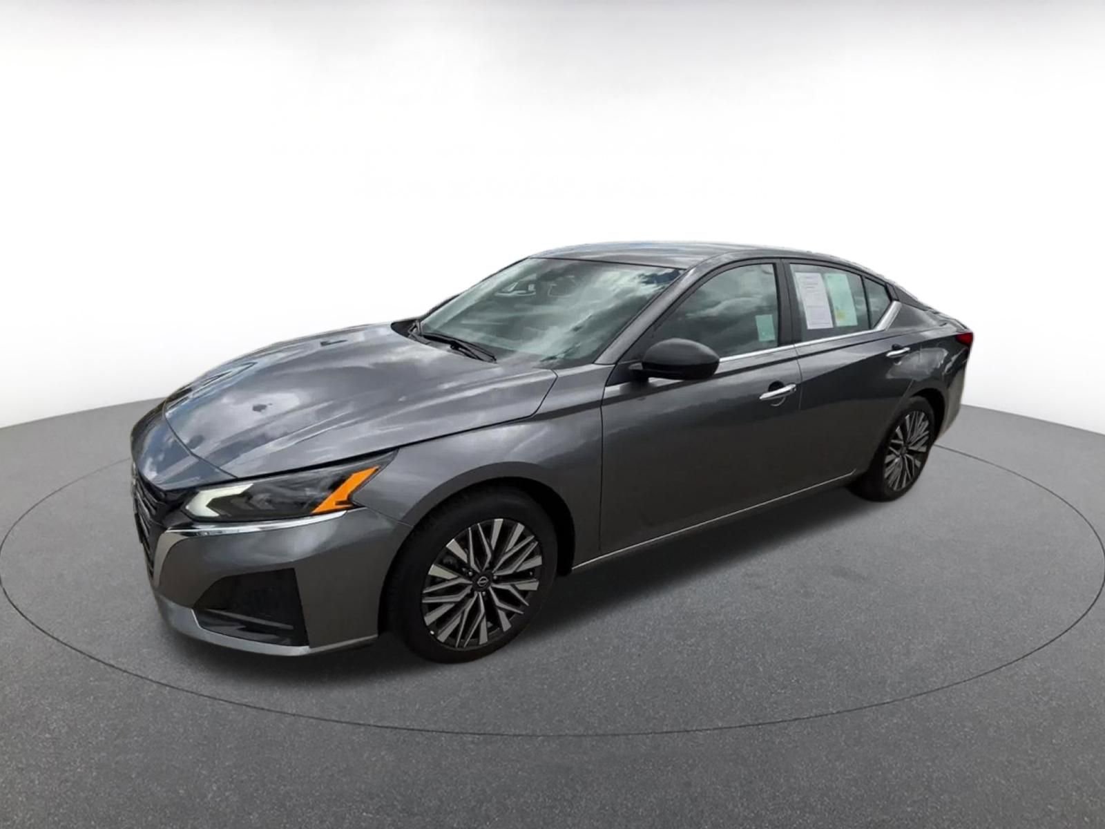 Used 2025 Nissan Altima 2.5 SV FWD image 8