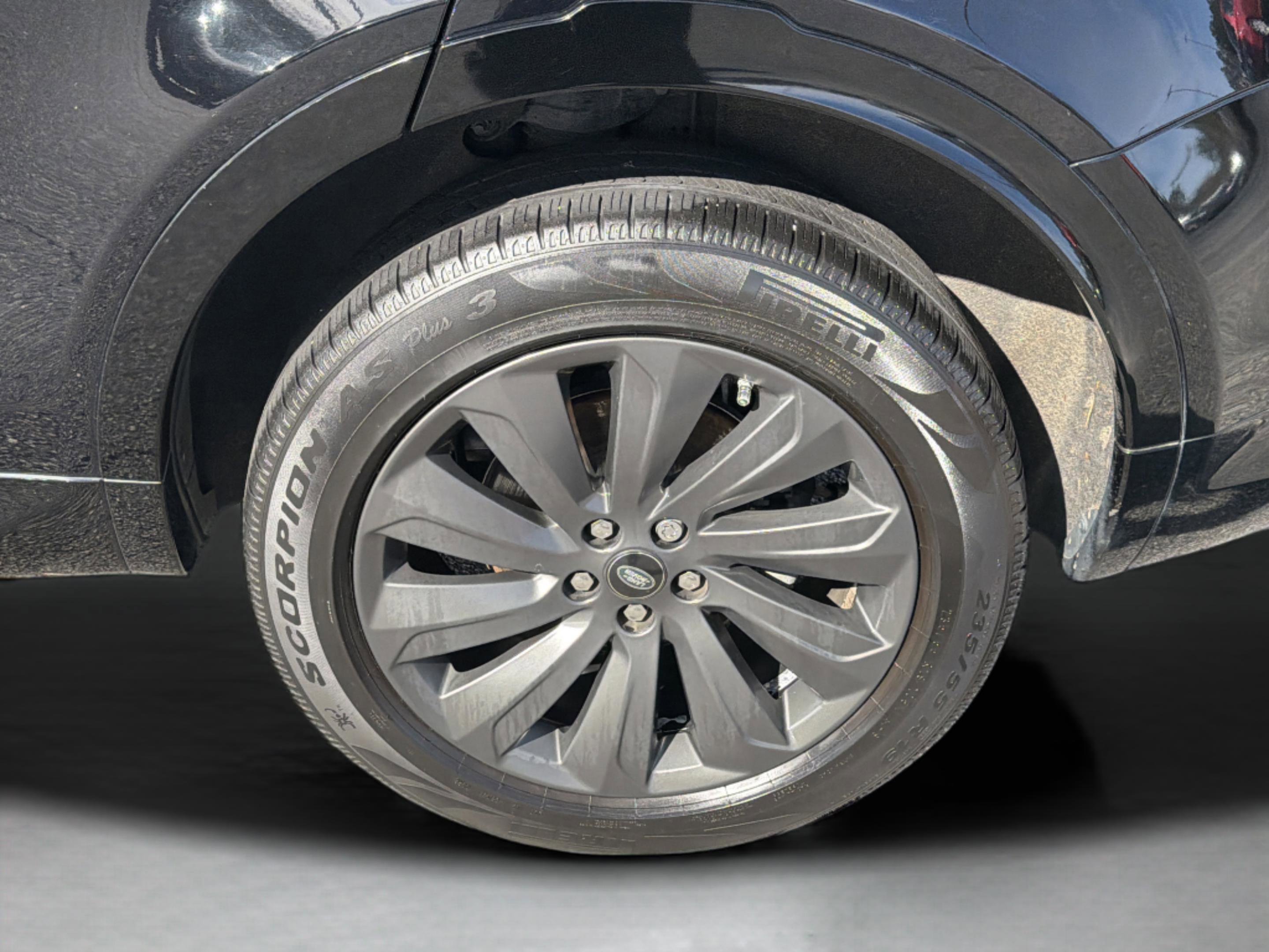 Used 2020 Land Rover Discovery Sport SE R-Dynamic image 30