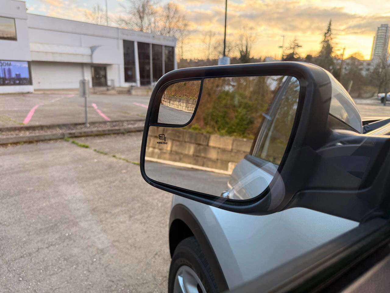 Used 2013 Ford Explorer Limited image 35