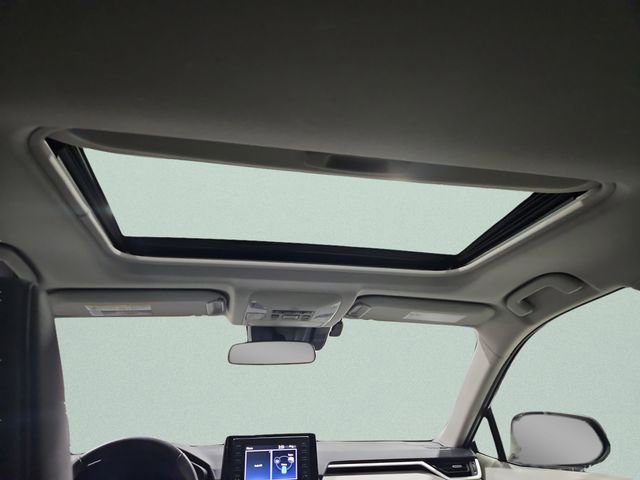 Used 2021 Toyota RAV4 XLE Premium image 33