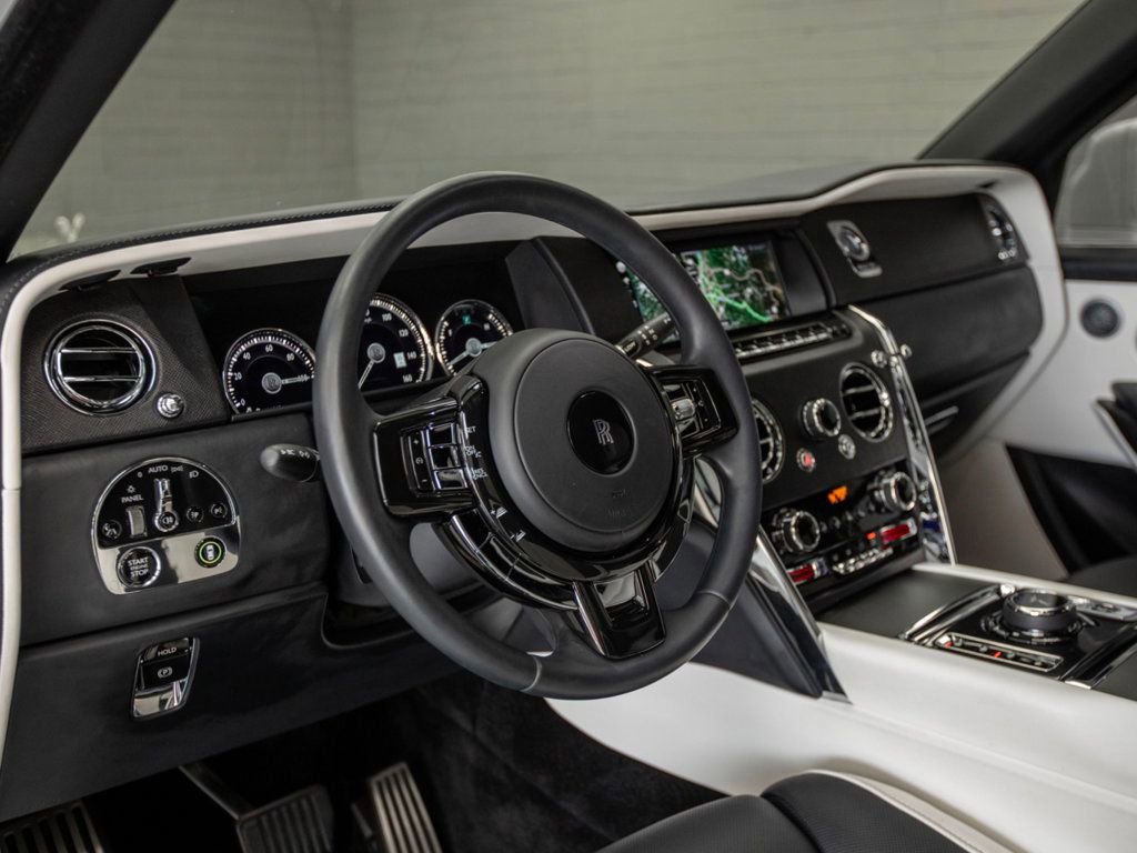 Used 2022 Rolls-Royce Cullinan w/ Cullinan Package image 23