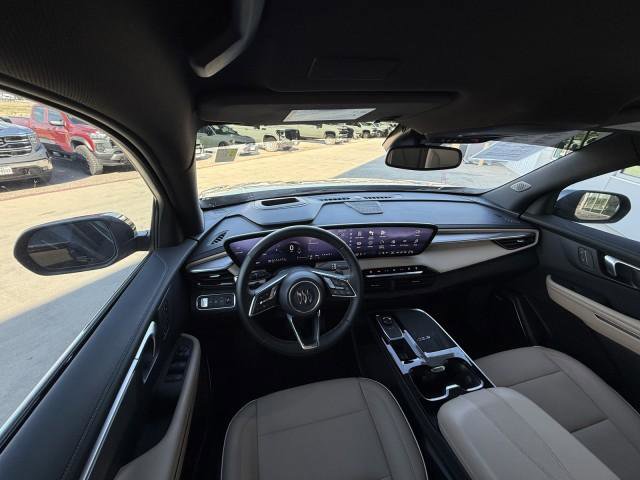 Used 2025 Buick Enclave Preferred w/ Power Package image 27