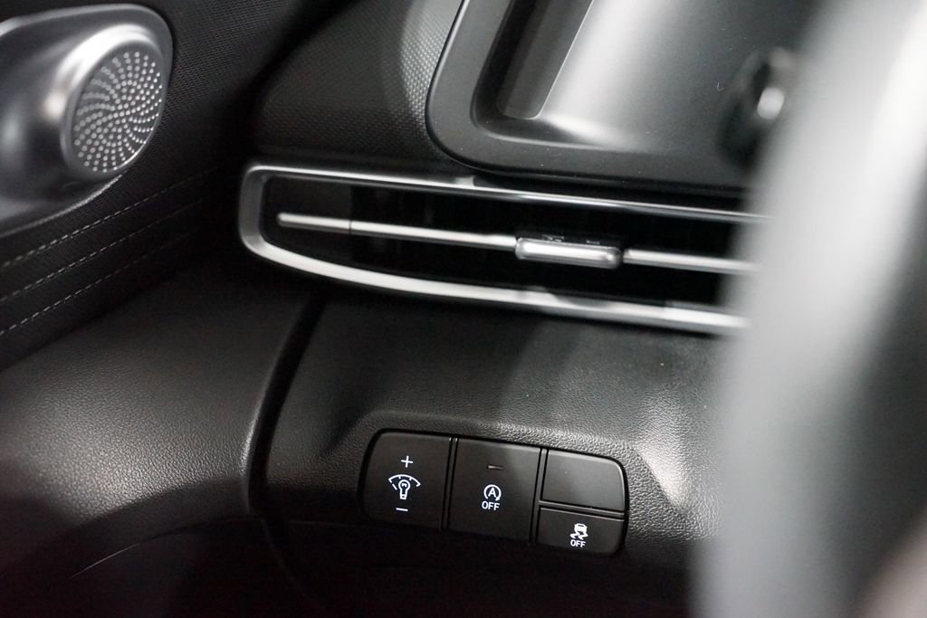 Used 2024 Hyundai Elantra SE image 21