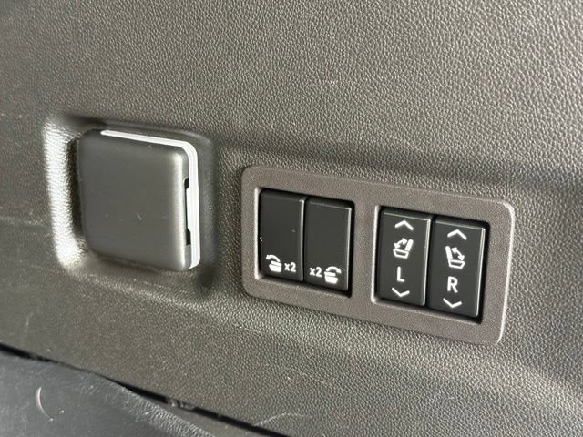 Used 2023 Chevrolet Suburban Z71 w/ Z71 Off-Road Package AWD/4WD image 6