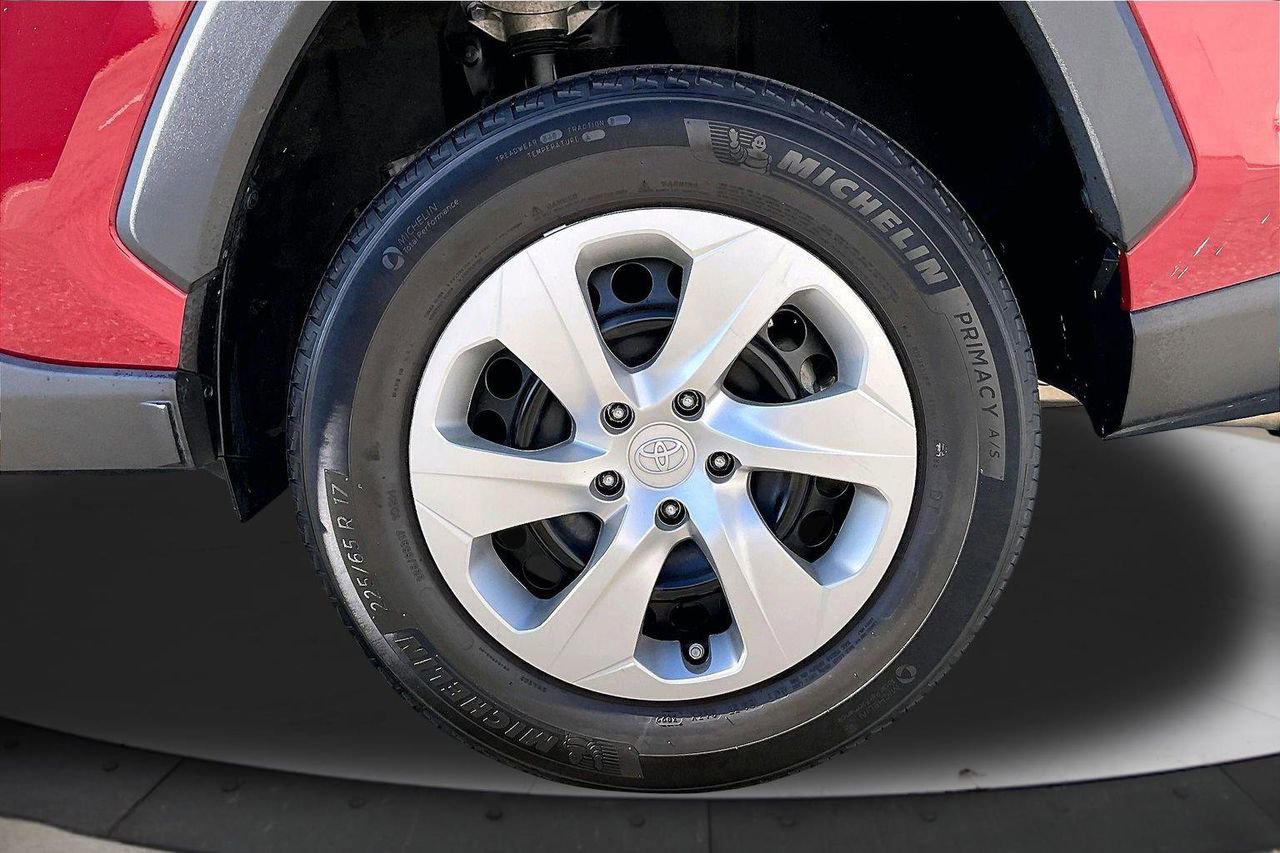 Used 2022 Toyota RAV4 LE FWD image 33