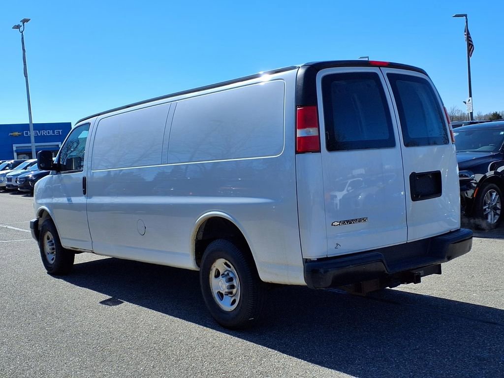 Used 2018 Chevrolet Express 3500 Extended w/ Driver Convenience Package RWD image 6