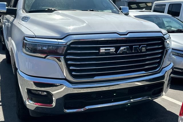 Used 2025 RAM 1500 Laramie AWD/4WD image 3