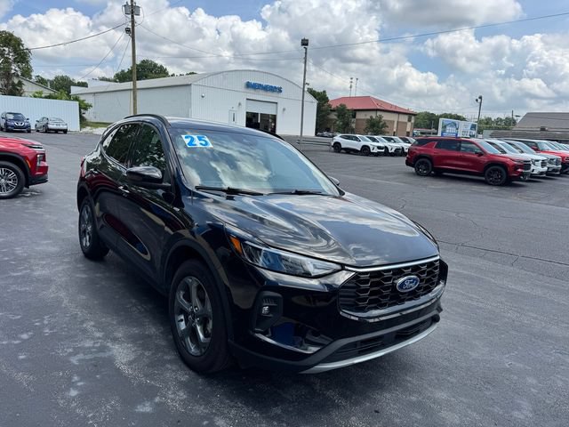 Used 2025 Ford Escape ST-Line Select AWD/4WD image 6