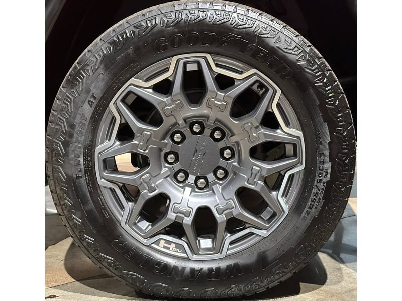 Used 2024 GMC Hummer EV 3X AWD/4WD image 12