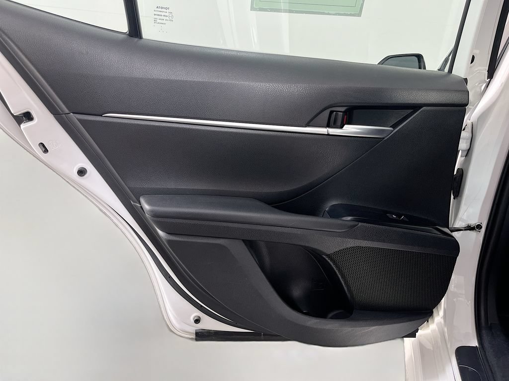 Used 2020 Toyota Camry SE FWD image 29
