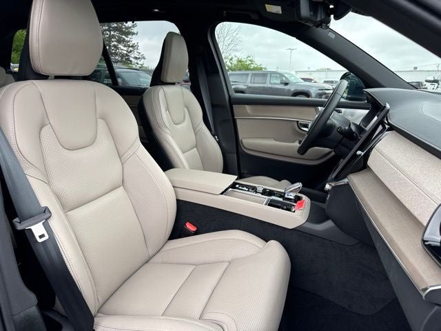 Used 2025 Volvo XC90 B6 Ultra w/ Protection Package Premier AWD/4WD image 30