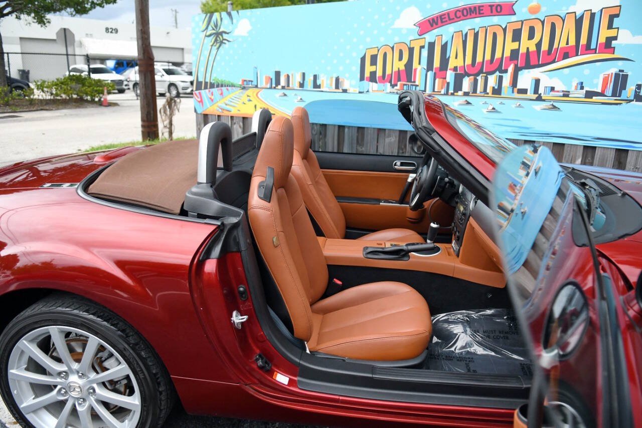 Used 2006 MAZDA MX-5 Miata Grand Touring w/ Premium Pkg RWD image 40